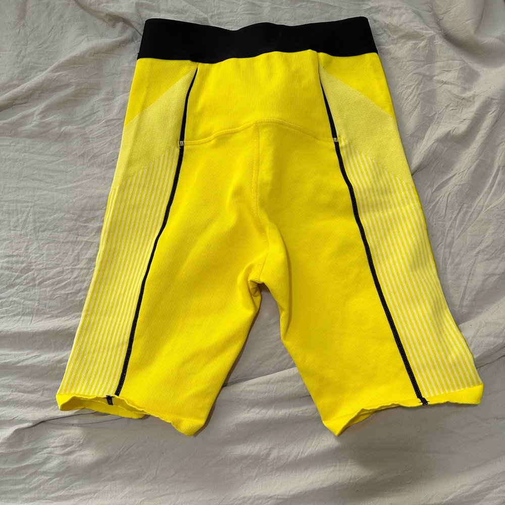 Fabletics Workout Outfit - Picture 5 of 13